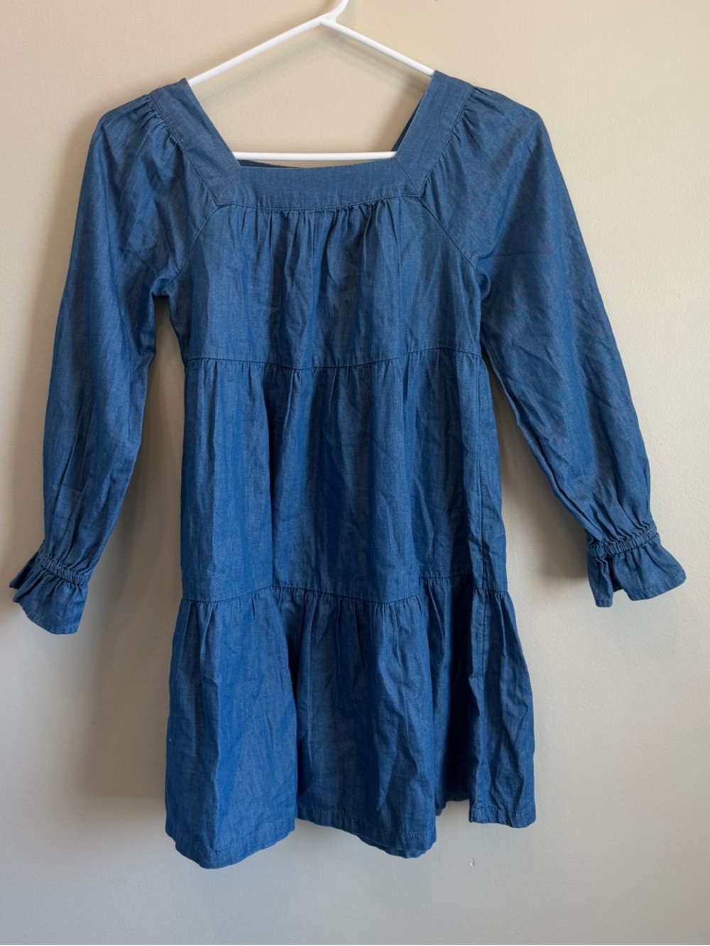 NWOT Gap Kids Chambray Girls Dress 8 M Blue Smock sleeve Bodice Sundress Tier